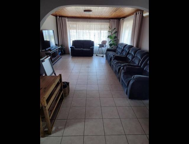 3 BEDROOM HOUSE FOR SALE IN SHALLCROSS
